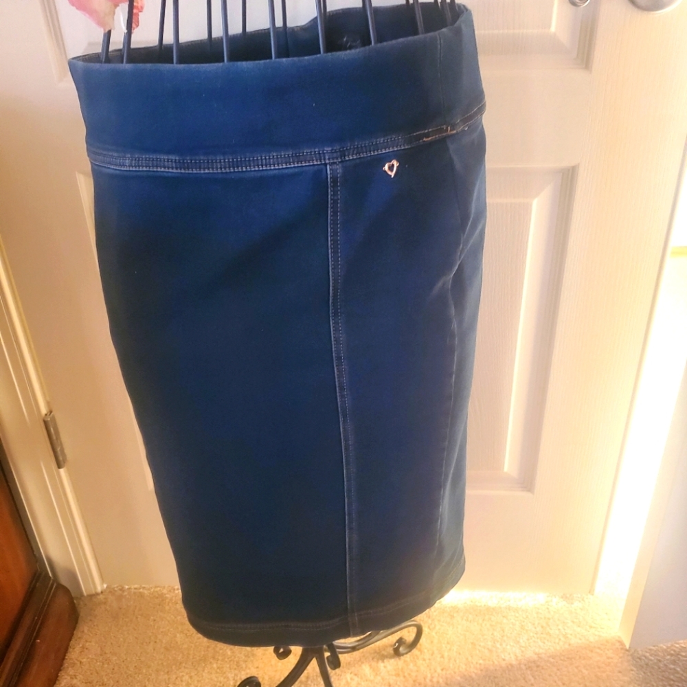 Thalia Sodi size Medium Jean skirt